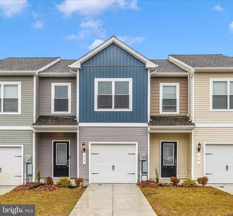 45 Bloomsbury St, Falling Waters, WV 25419