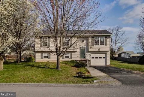 140 Thoreau Dr, Inwood, WV 25428