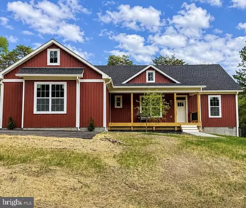 831 Avanti Dr, Bunker Hill, WV 25413