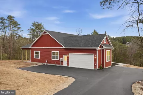 831 Avanti Dr, Bunker Hill, WV 25413
