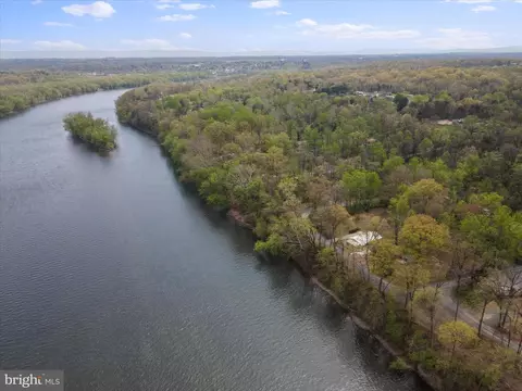 112 Riverview Dr, Falling Waters, WV 25419