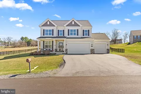 119 Sussex Dr, Falling Waters, WV 25419