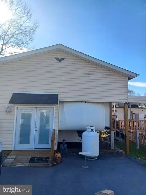50 Honeycomb Ln # -5, Falling Waters, WV 25419