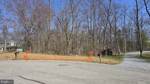 Nimitz Lane, Hedgesville, WV 25427