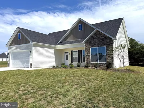 40 Glenaire Rd, Bunker Hill, WV 25413