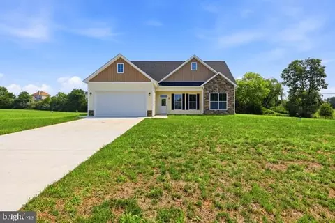 40 Glenaire Rd, Bunker Hill, WV 25413