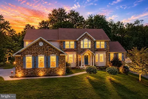 10 Cardiff Ct, Hedgesville, WV 25427