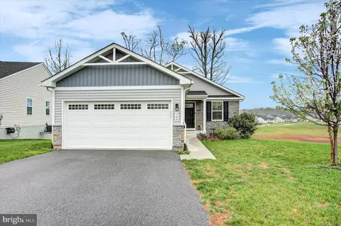 140 Cape Cod Cir, Martinsburg, WV 25403