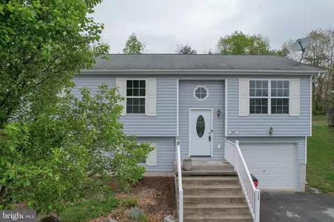 246 Freight Car Cir, Bunker Hill, WV 25413