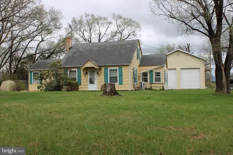 10123 Winchester Ave, Bunker Hill, WV 25413