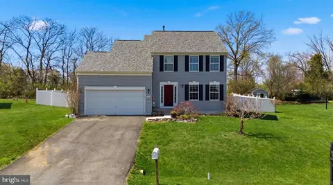 486 Calvert Cir, Bunker Hill, WV 25413