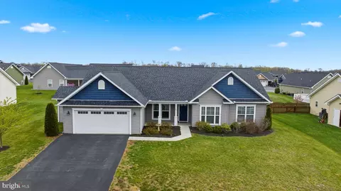 651 Aqueduct Ave, Martinsburg, WV 25404