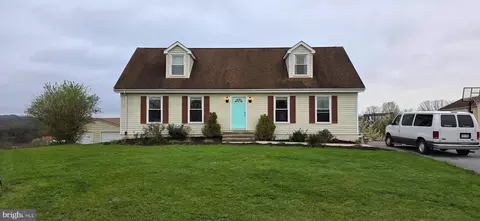 94 Tulip Ct, Falling Waters, WV 25419