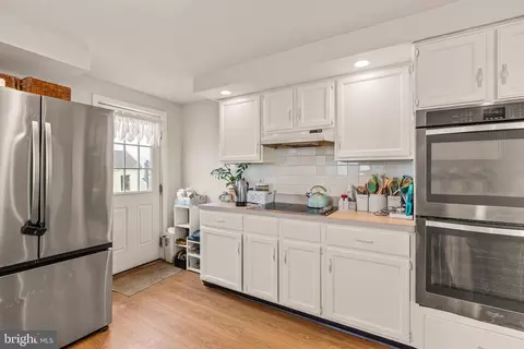 Kitchen - 94 Tulip Ct, Falling Waters, WV 25419 photo 4 of 4