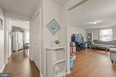 Entry Way - 94 Tulip Ct, Falling Waters, WV 25419 photo 1 of 4