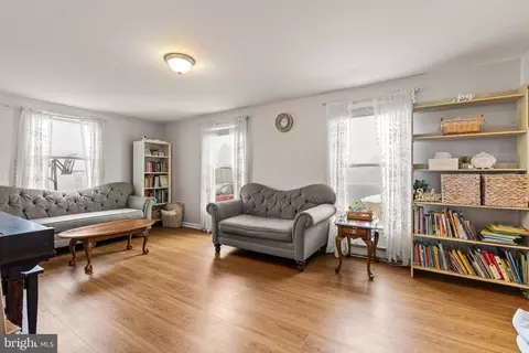 Living - 94 Tulip Ct, Falling Waters, WV 25419 photo 2 of 2