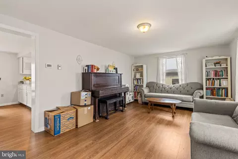 Living - 94 Tulip Ct, Falling Waters, WV 25419 photo 1 of 2