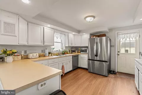 Kitchen - 94 Tulip Ct, Falling Waters, WV 25419 photo 2 of 4