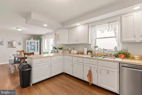 Kitchen - 94 Tulip Ct, Falling Waters, WV 25419 photo 3 of 4