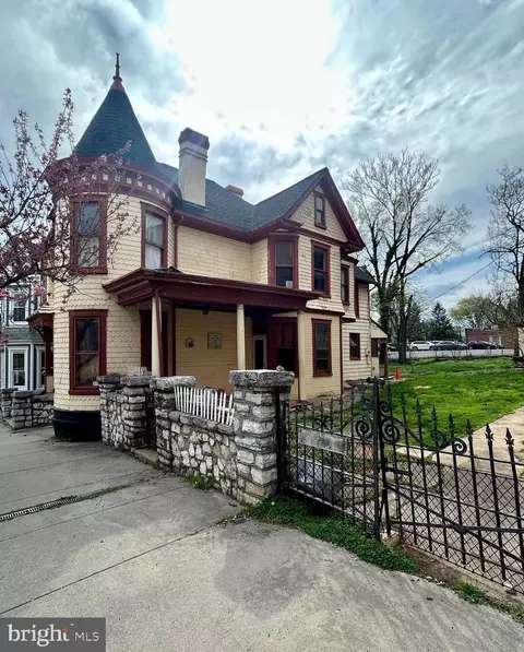 209 S Maple Ave, Martinsburg, WV 25401