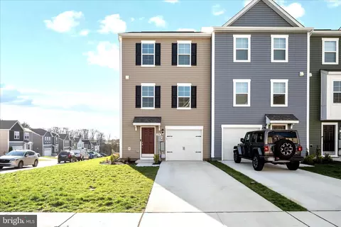 274 Clifton Mnr, Falling Waters, WV 25419