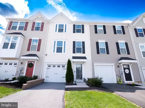 136 Quebec Ct, Falling Waters, WV 25419