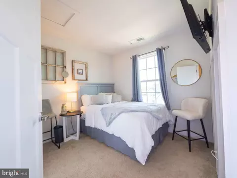 Bedroom - 136 Quebec Ct, Falling Waters, WV 25419 photo 5 of 8