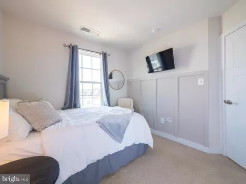 Bedroom - 136 Quebec Ct, Falling Waters, WV 25419 photo 6 of 8