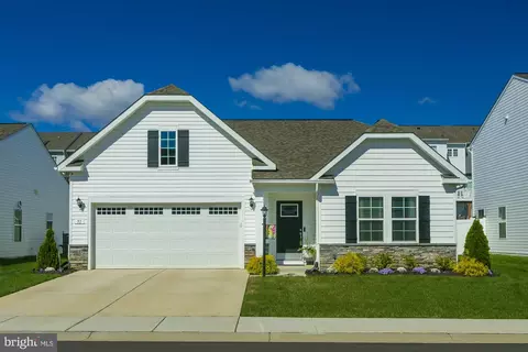 51 Ludgate Mnr, Falling Waters, WV 25419