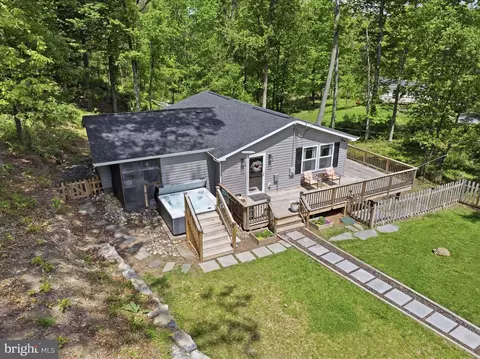 3147 Mountain Lake Rd, Hedgesville, WV 25427