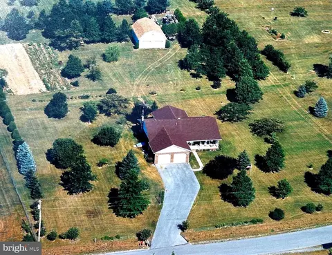 229 Hollis Dr, Gerrardstown, WV 25420