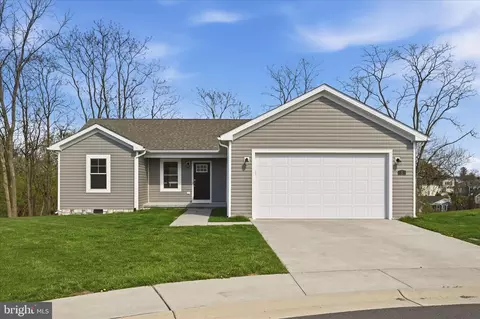 5 Peking Ln, Martinsburg, WV 25403