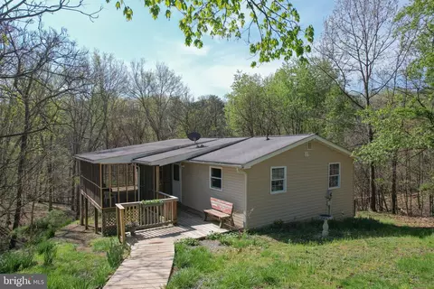 320 Painted Meadow Ln, Hedgesville, WV 25427