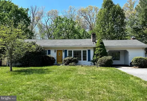 811 Conservation Dr, Hedgesville, WV 25427