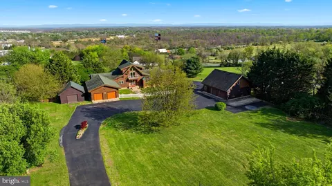 2 Digit Ln, Bunker Hill, WV 25413