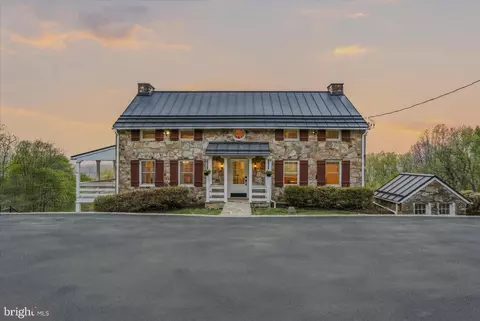 3877 Dry Run Rd, Hedgesville, WV 25427