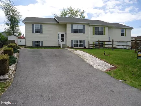 30 Squire Cir, Inwood, WV 25428