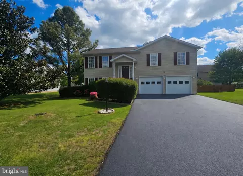 61 Clemson Dr, Falling Waters, WV 25419