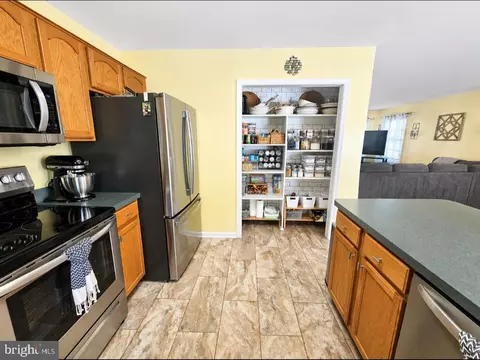 Kitchen - 61 Clemson Dr, Falling Waters, WV 25419 photo 3 of 3