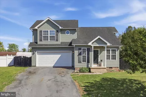 100 Coralberry Dr, Martinsburg, WV 25401