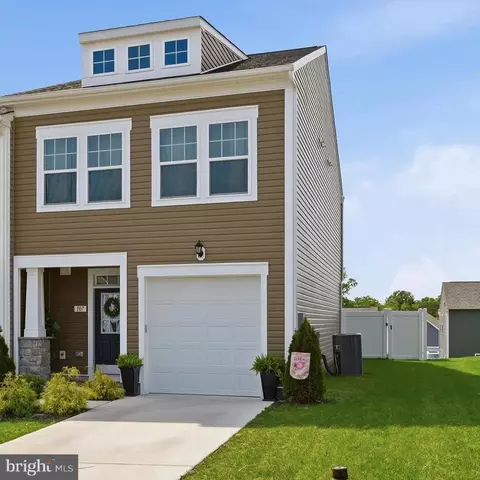 107 Clifton Mnr, Falling Waters, WV 25419