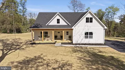 825 Avanti Dr, Bunker Hill, WV 25413
