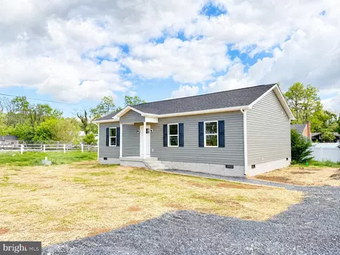 33 Fossil Ln, Inwood, WV 25428