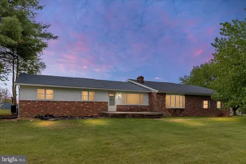 64 Shickle Ln, Inwood, WV 25428