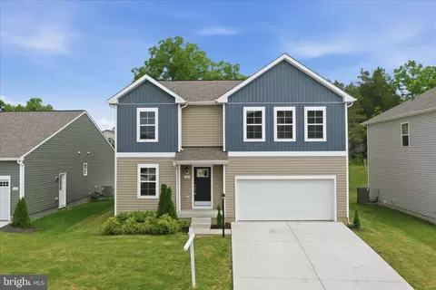 92 Belmont Pl, Falling Waters, WV 25419