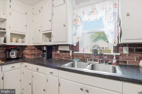 Kitchen - 2066 Broad, Falling Waters, WV 25419 photo 4 of 5