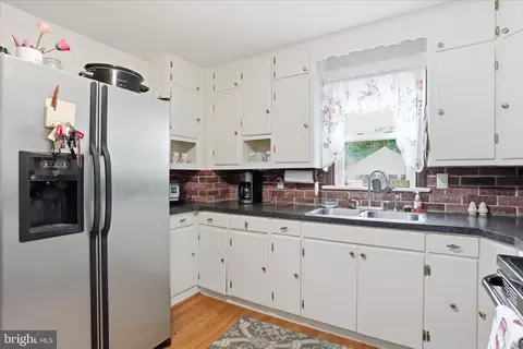Kitchen - 2066 Broad, Falling Waters, WV 25419 photo 2 of 5