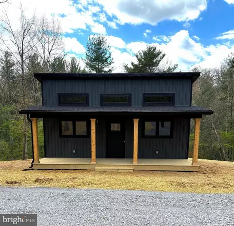 1040 Possum Hollow Trl, Gerrardstown, WV 25420