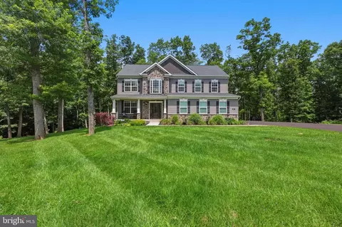 485 Underwood Dr, Falling Waters, WV 25419