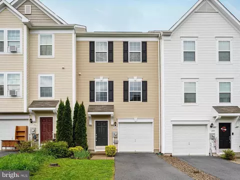 408 Rumbling Rock Rd, Hedgesville, WV 25427